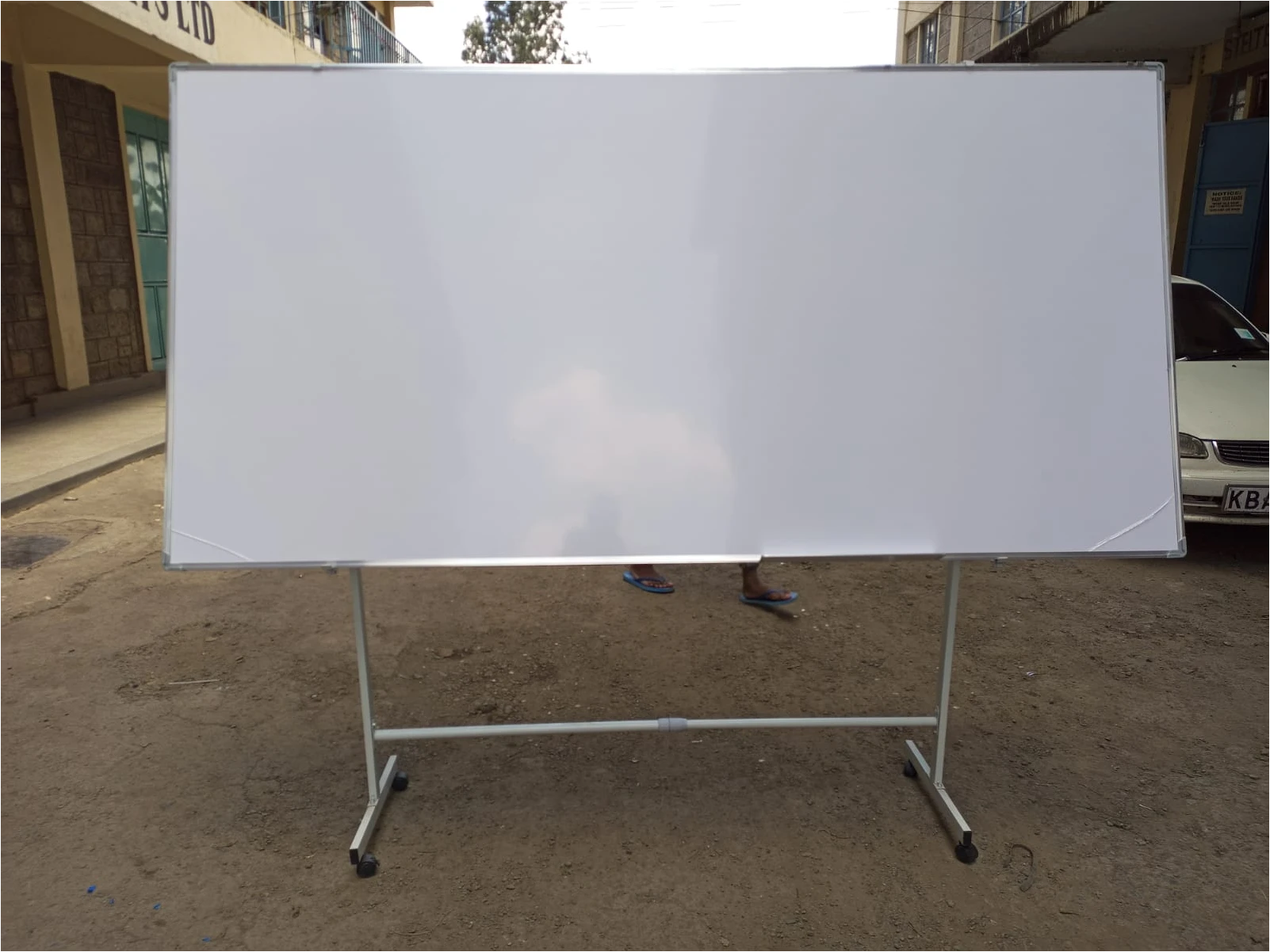 WhatsApp Image 2023-11-10 at 15.30.26 Portable Double Sided Rotational White Board 240cm x 120cm (8ft x 4ft) - Image 4