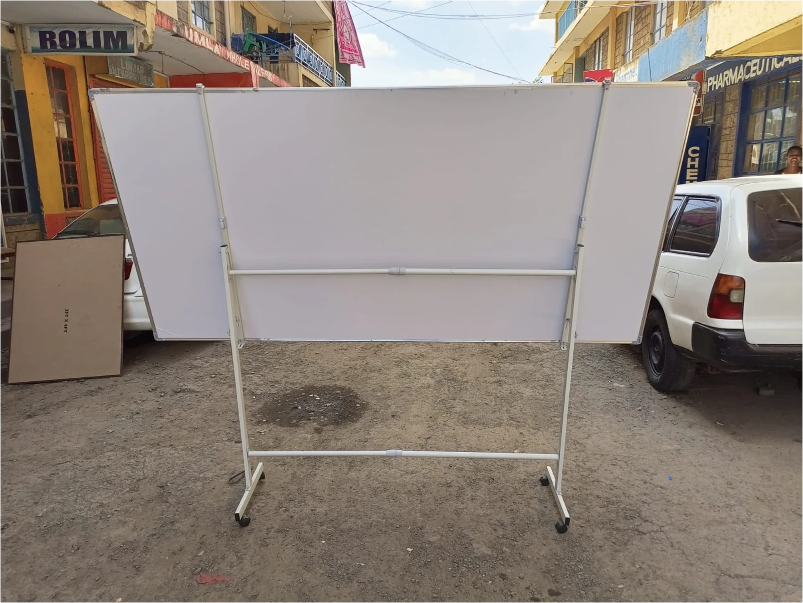 WhatsApp Image 2023-11-10 at 15.30.29 Portable Double Sided Rotational White Board 240cm x 120cm (8ft x 4ft) - Image 3