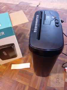 Strip Cut Paper Shredder 8 Sheets