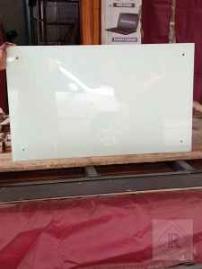 Glass Board (100cm x 100cm x 1 cm) .